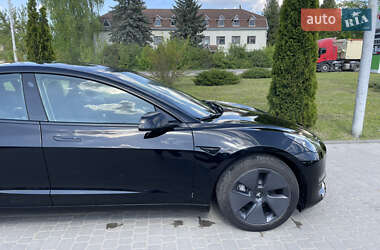 Седан Tesla Model 3 2022 в 