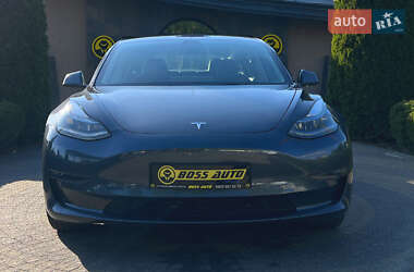 Седан Tesla Model 3 2022 в 