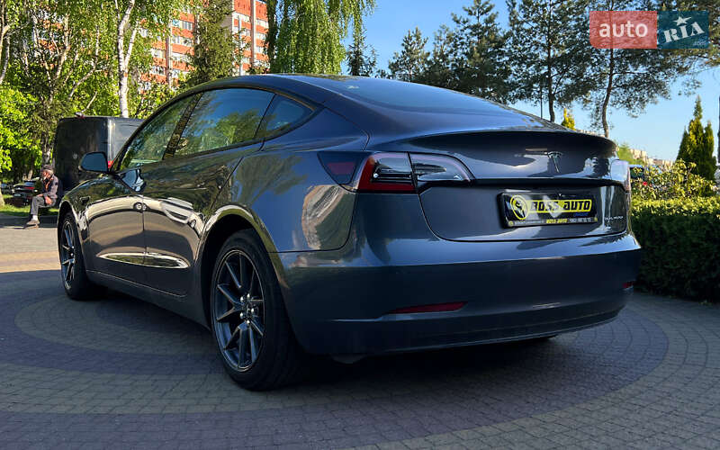 Седан Tesla Model 3 2022 в Львове