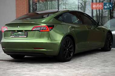Седан Tesla Model 3 2021 в 