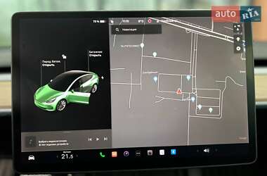Седан Tesla Model 3 2021 в 
