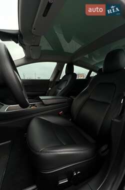 Седан Tesla Model 3 2021 в 