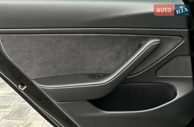 Седан Tesla Model 3 2021 в 