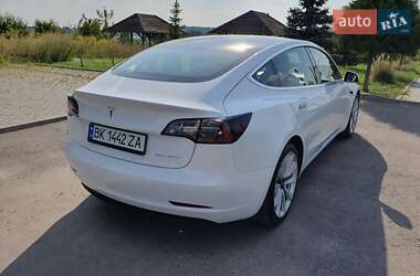 Седан Tesla Model 3 2020 в 