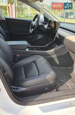 Седан Tesla Model 3 2020 в 