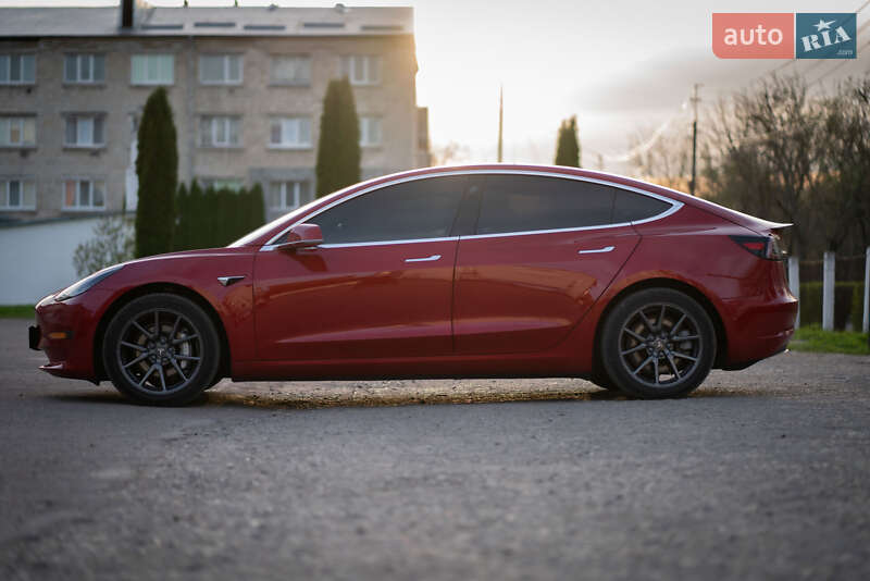 Седан Tesla Model 3 2018 в Кременці