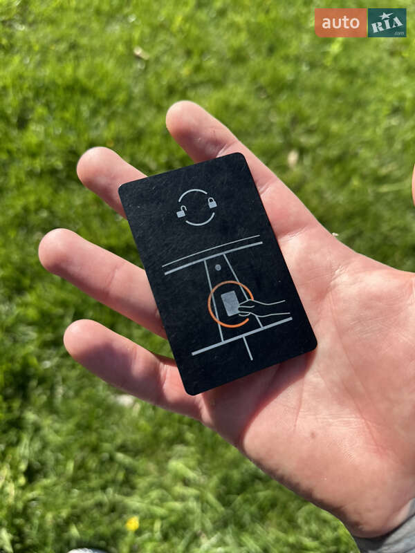 Седан Tesla Model 3 2019 в Виннице