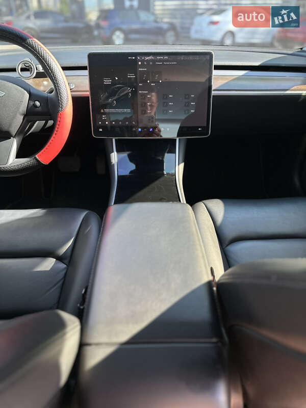 Седан Tesla Model 3 2019 в Виннице
