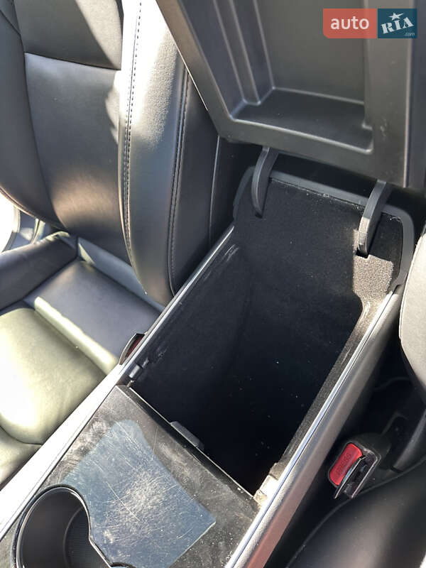 Седан Tesla Model 3 2019 в Виннице