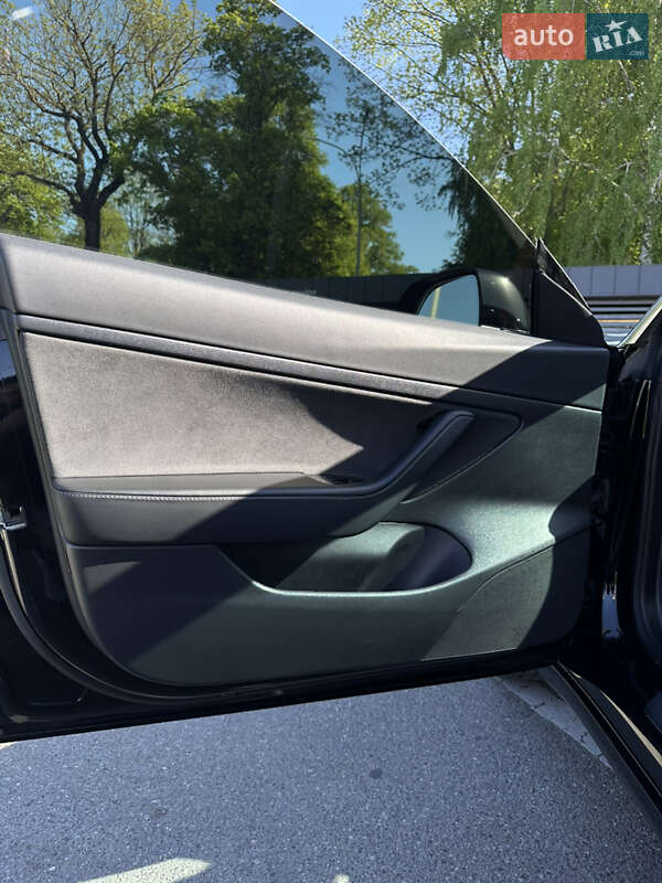 Седан Tesla Model 3 2019 в Виннице