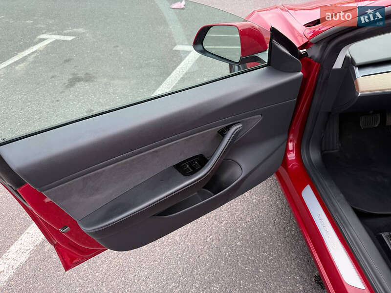 Седан Tesla Model 3 2019 в Одесі