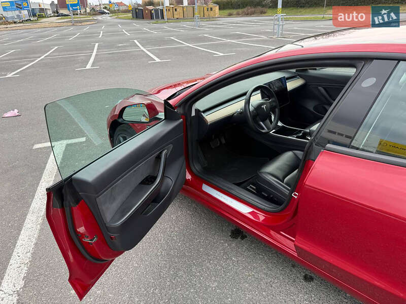 Седан Tesla Model 3 2019 в Одесі