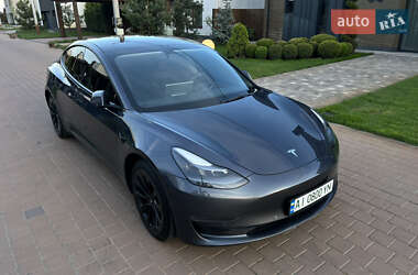 Седан Tesla Model 3 2022 в 