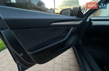 Седан Tesla Model 3 2022 в 
