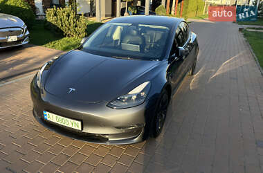Седан Tesla Model 3 2022 в 