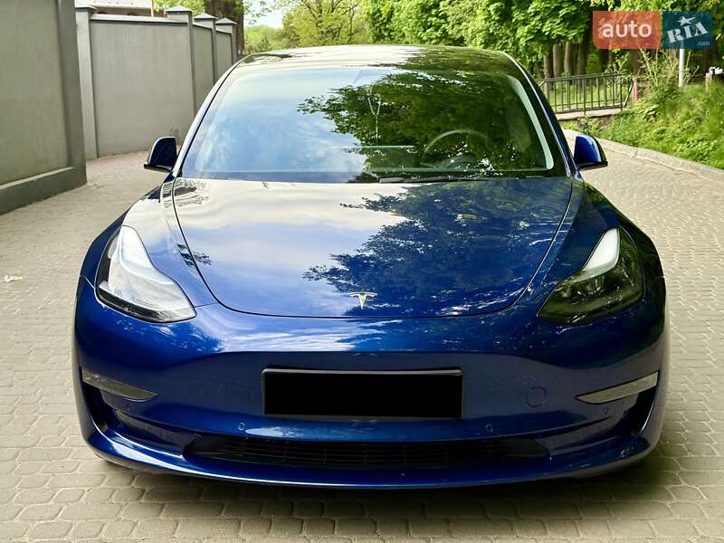 Седан Tesla Model 3 2022 в 
