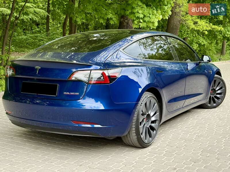Седан Tesla Model 3 2022 в Львове