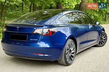 Седан Tesla Model 3 2022 в 