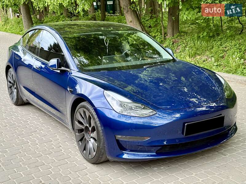 Седан Tesla Model 3 2022 в Львове