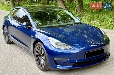 Седан Tesla Model 3 2022 в 