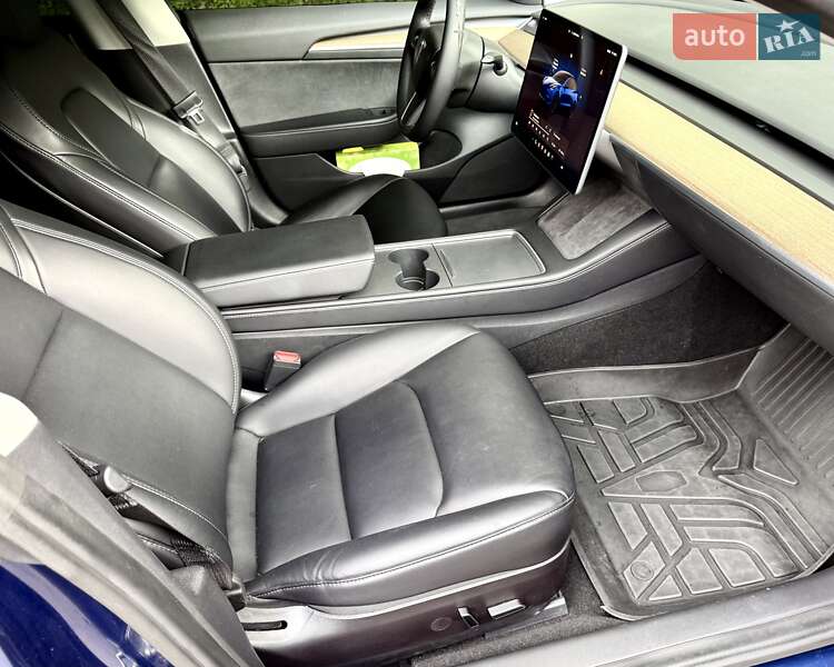 Седан Tesla Model 3 2022 в Львове