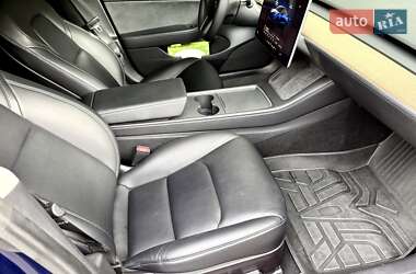 Седан Tesla Model 3 2022 в 