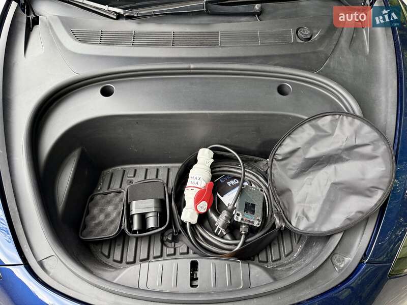 Седан Tesla Model 3 2022 в Львове