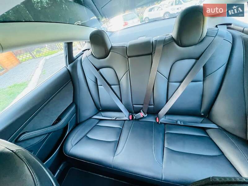 Седан Tesla Model 3 2019 в Луцьку