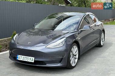 Седан Tesla Model 3 2020 в 