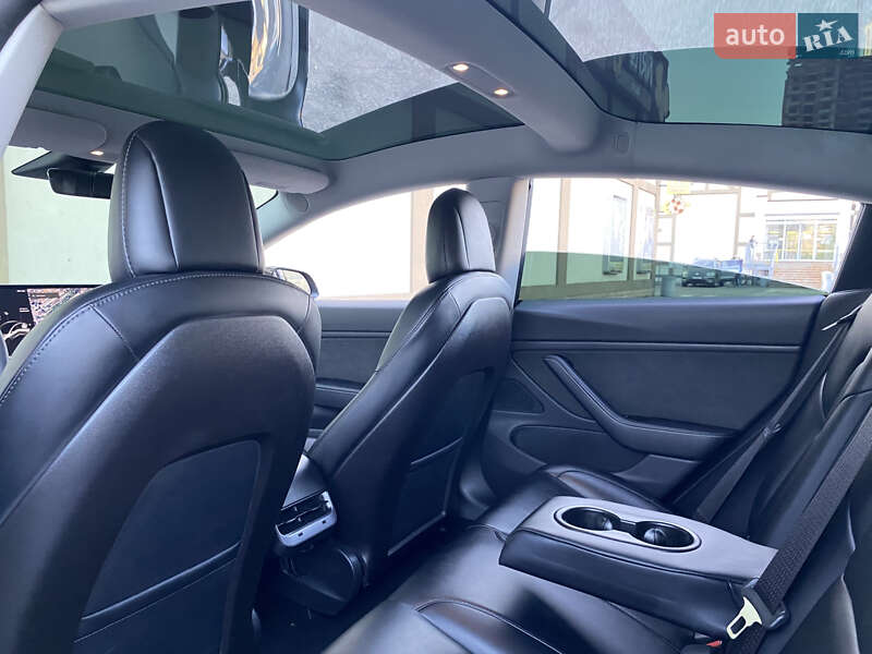 Седан Tesla Model 3 2019 в Киеве
