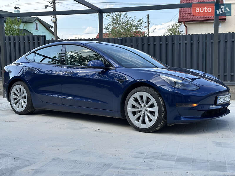 Седан Tesla Model 3 2022 в Львові