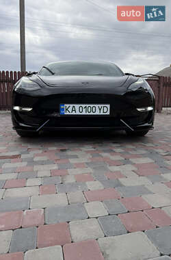 Седан Tesla Model 3 2022 в 