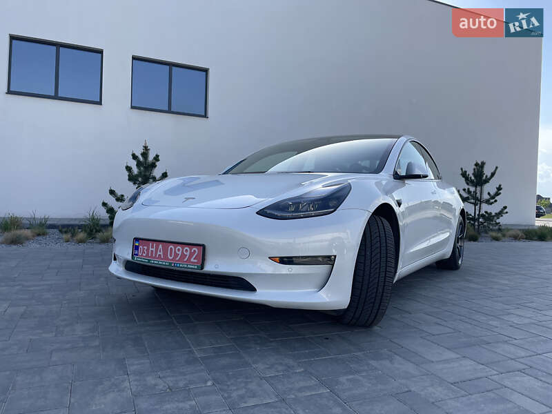 Седан Tesla Model 3 2021 в Луцке