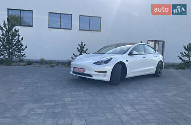 Седан Tesla Model 3 2021 в 