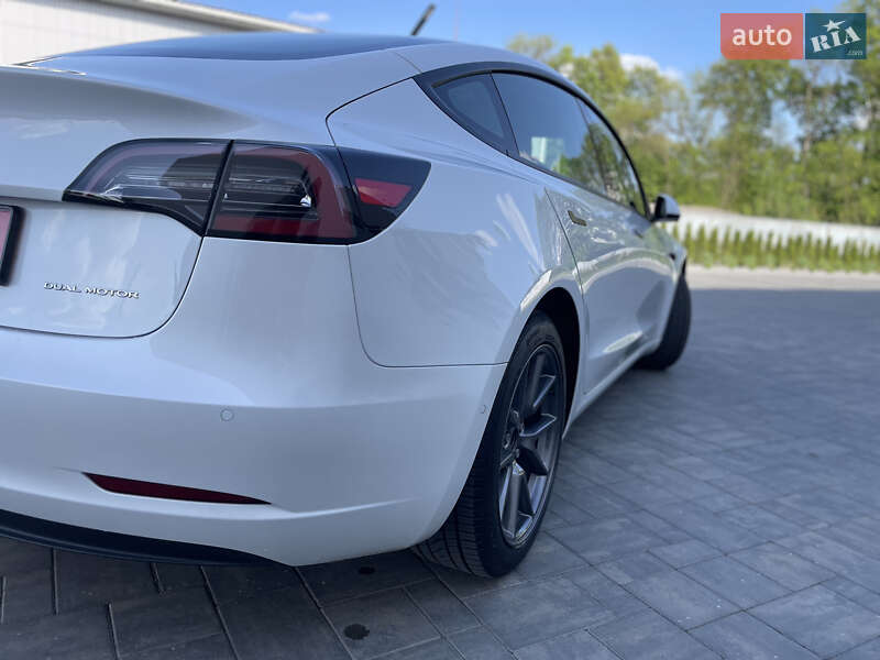 Седан Tesla Model 3 2021 в Луцке