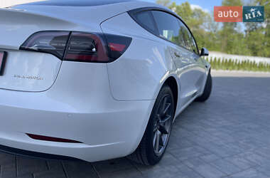 Седан Tesla Model 3 2021 в 