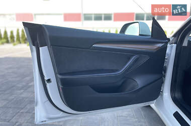 Седан Tesla Model 3 2021 в 