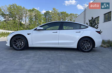 Седан Tesla Model 3 2021 в 