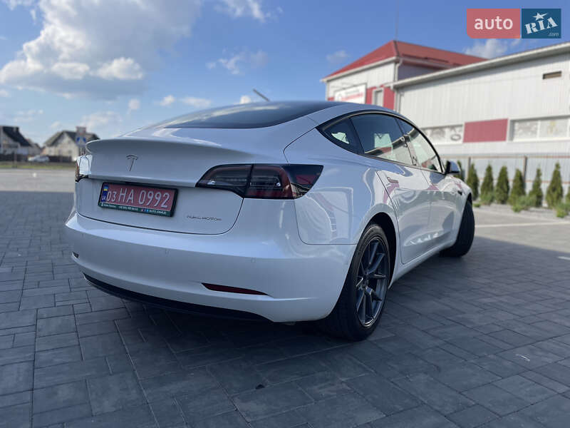 Седан Tesla Model 3 2021 в Луцке