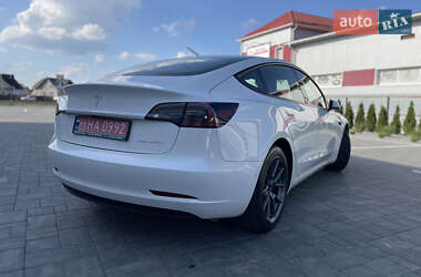 Седан Tesla Model 3 2021 в 