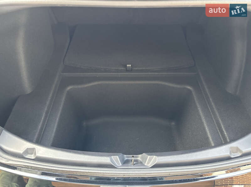 Седан Tesla Model 3 2022 в Сумах