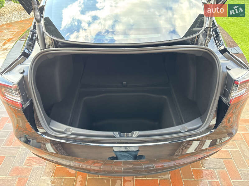 Седан Tesla Model 3 2022 в Сумах
