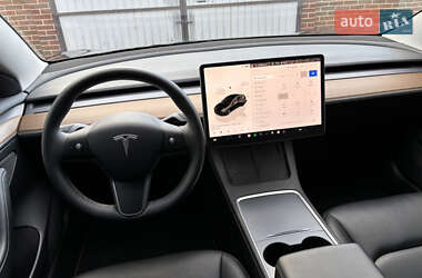 Седан Tesla Model 3 2022 в 