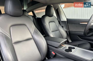 Седан Tesla Model 3 2022 в 