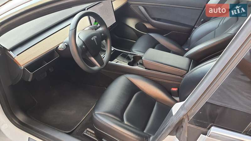 Седан Tesla Model 3 2019 в Ивано-Франковске