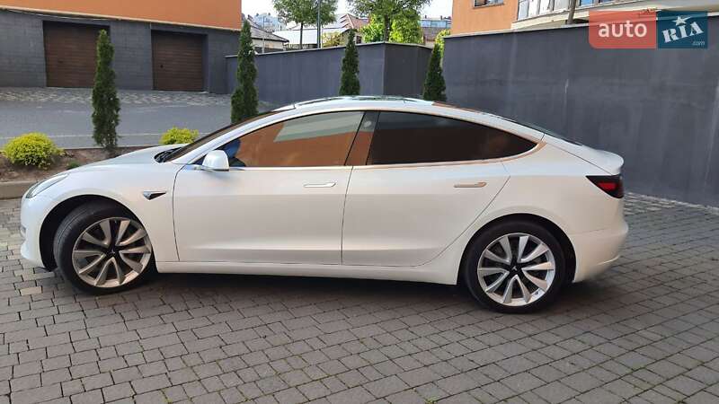 Седан Tesla Model 3 2019 в Ивано-Франковске