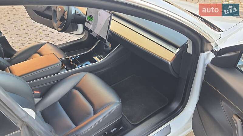 Седан Tesla Model 3 2019 в Ивано-Франковске