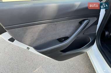 Седан Tesla Model 3 2019 в 