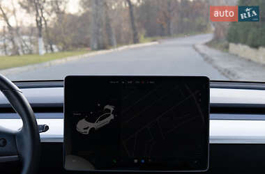 Седан Tesla Model 3 2019 в Львове