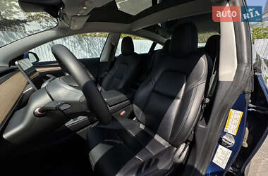 Седан Tesla Model 3 2021 в 